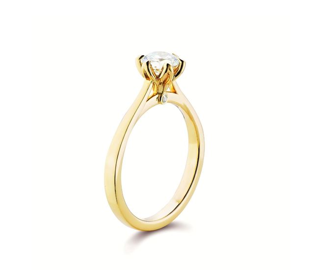 Enstensring Flower med diamant i 6 klor (klofattning) i guld – handgjord solitärring hos guldsmed i Göteborg